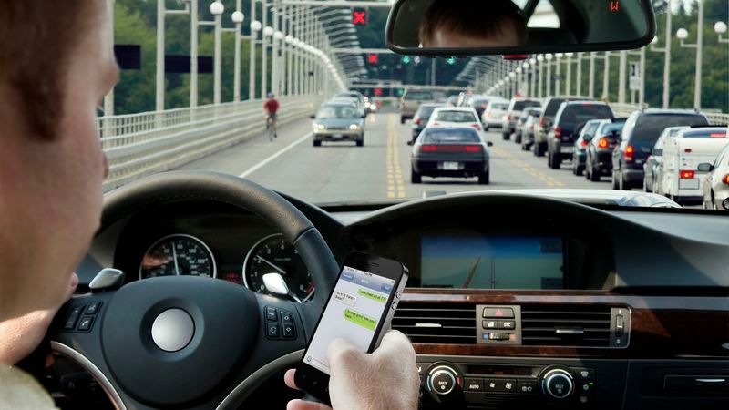 texting while driving versus undistracted driving
